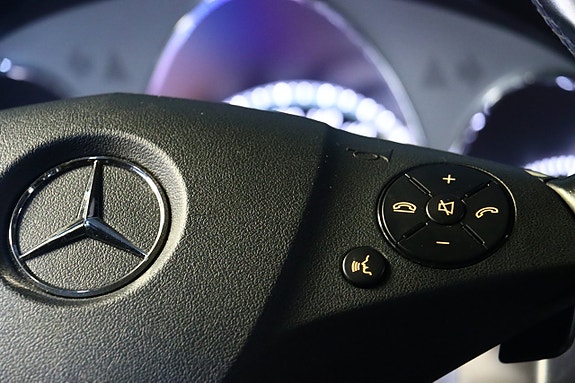 Mercedes-Benz GLK220 20 of 28