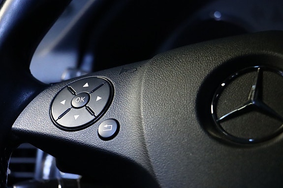 Mercedes-Benz GLK220 19 of 28