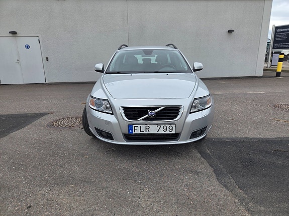 Volvo V50 2 of 5