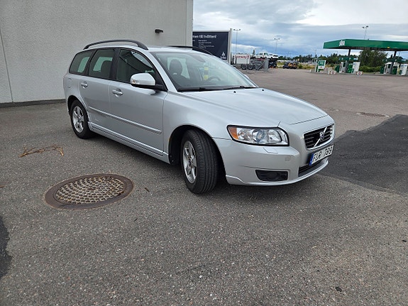 Volvo V50 3 of 5