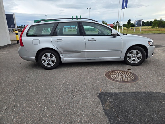 Volvo V50 4 of 5