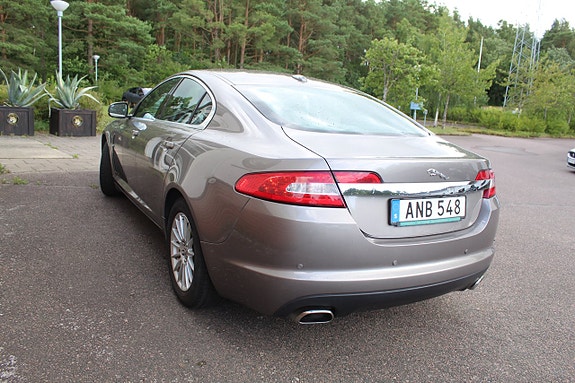 Jaguar XF 10 of 13