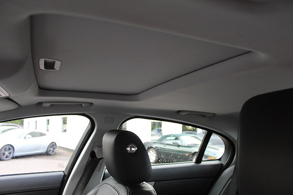 Jaguar XF 12 of 13