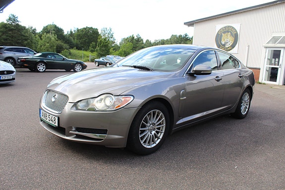Jaguar XF 6 of 13