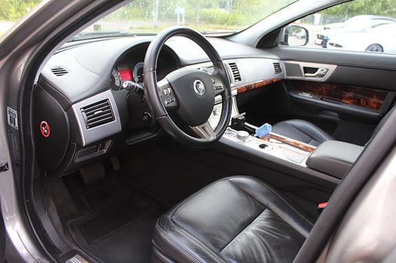 Jaguar XF 2 of 13