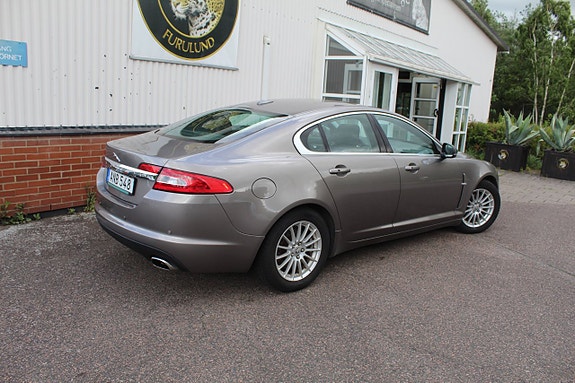 Jaguar XF 3 of 13