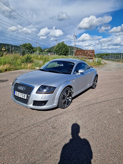 Audi TT 2 of 5
