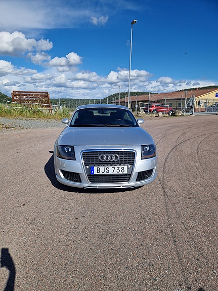 Audi TT 3 of 5