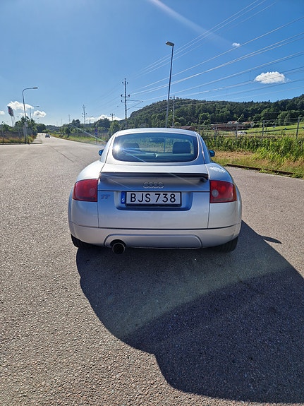 Audi TT 4 of 5