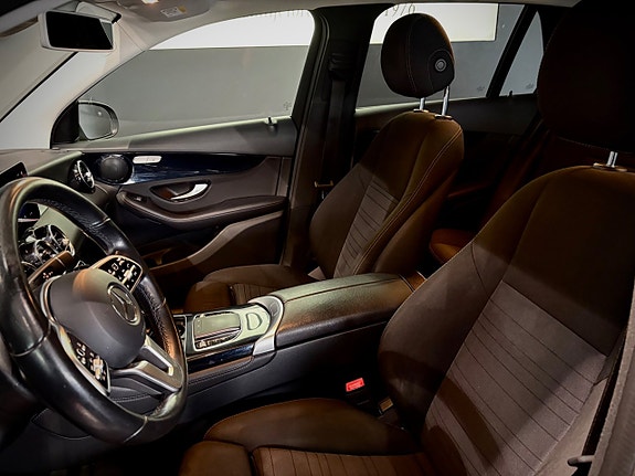 Mercedes-Benz GLC300 e 3 of 5