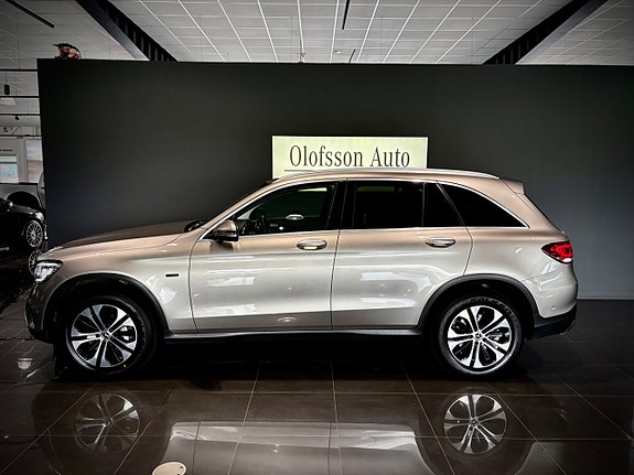 Mercedes-Benz GLC300 e 2 of 5