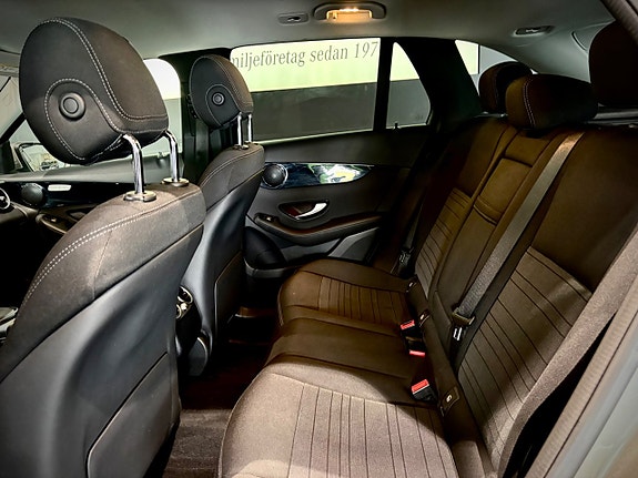 Mercedes-Benz GLC300 e 4 of 5