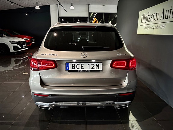 Mercedes-Benz GLC300 e 9 of 14