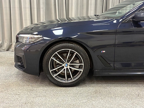 BMW 520d 2 of 15