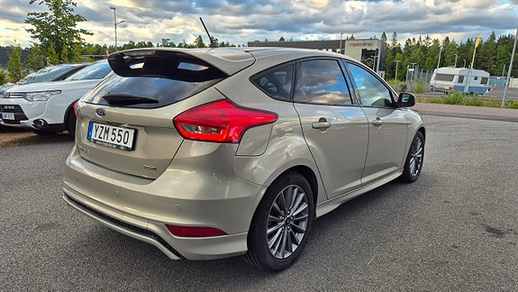 Ford Focus 3 of 5