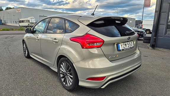 Ford Focus 4 of 5