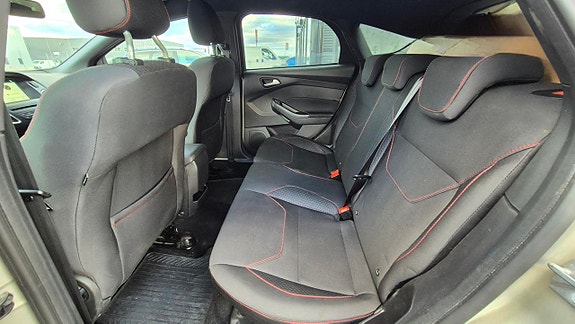 Ford Focus 7 of 10