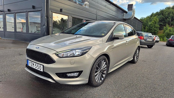 Ford Focus 2 of 5