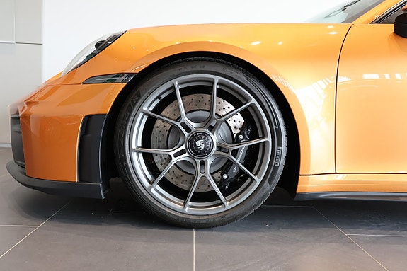 Porsche 911 GT3 4 of 5