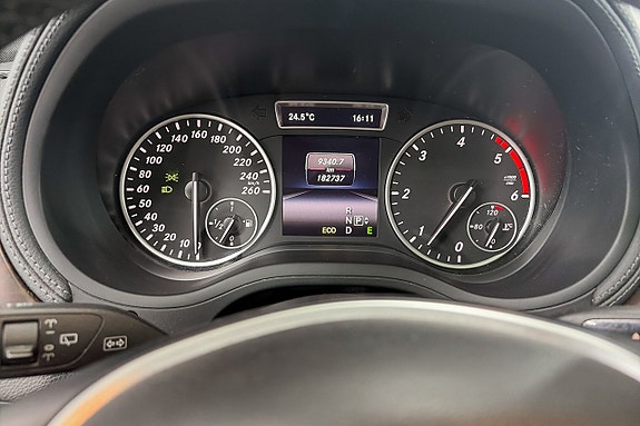 Mercedes-Benz B180 14 of 17