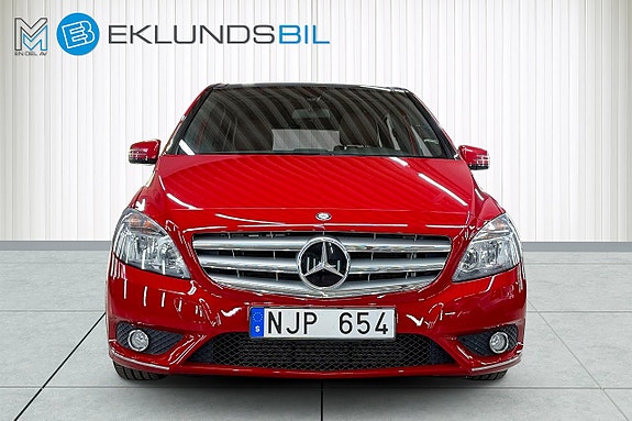 Mercedes-Benz B180 9 of 17