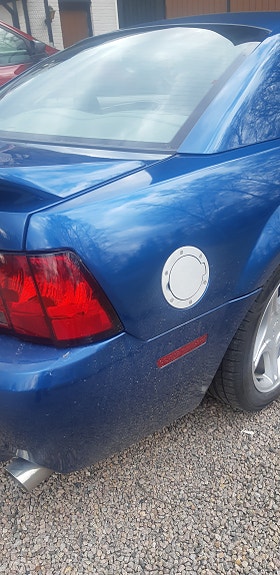 Ford Mustang 4 of 5