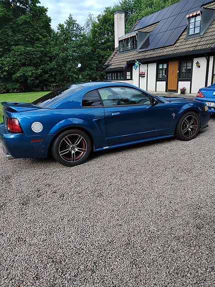 Ford Mustang 2 of 5