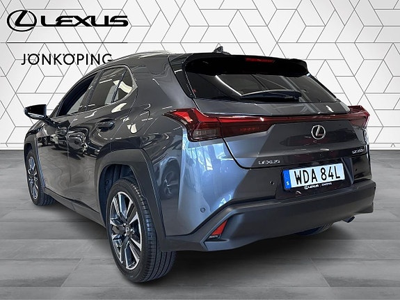 Lexus UX300h 4 of 5