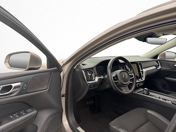 Volvo V60 11 of 30