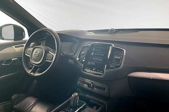 Volvo XC90 10 of 29