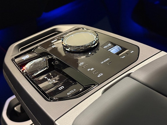 BMW iX 18 of 20