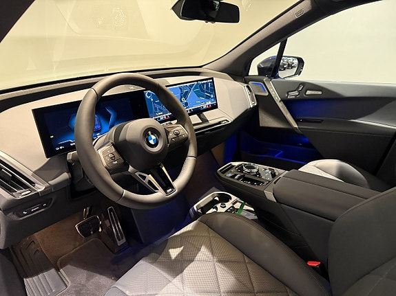 BMW iX 13 of 20