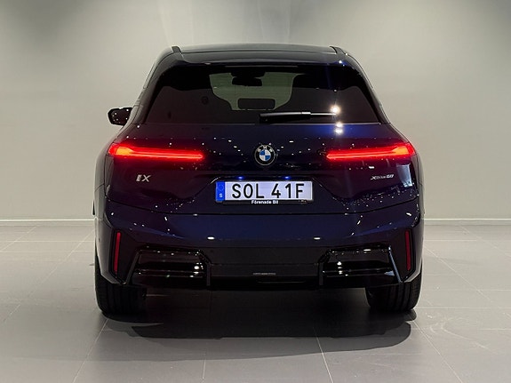 BMW iX 4 of 5