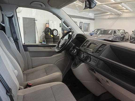 Volkswagen Caravelle 5 of 5