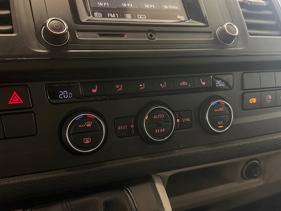 Volkswagen Caravelle 12 of 16
