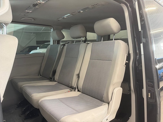 Volkswagen Caravelle 9 of 16