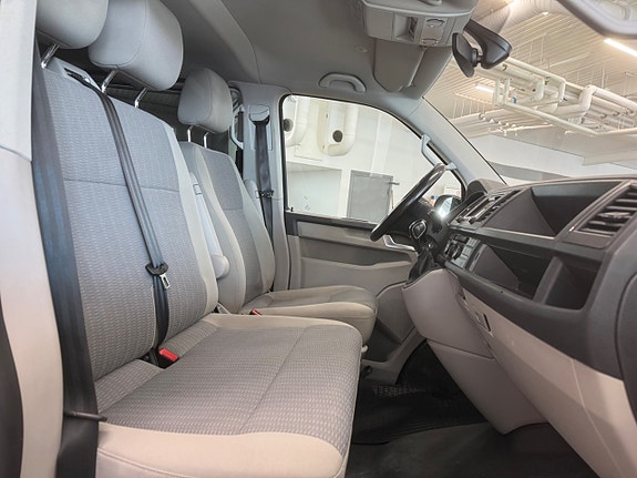 Volkswagen Caravelle 6 of 16