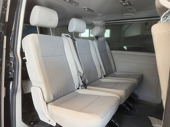 Volkswagen Caravelle 7 of 16