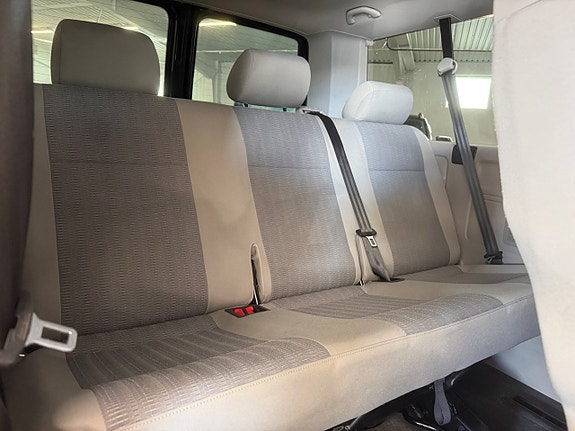 Volkswagen Caravelle 8 of 16
