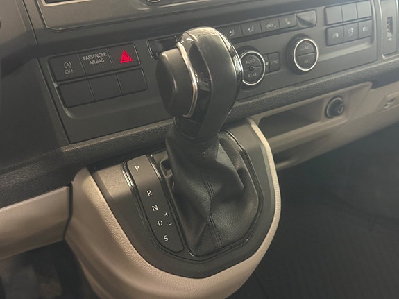 Volkswagen Caravelle 11 of 16