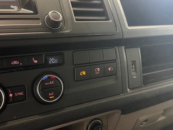 Volkswagen Caravelle 13 of 16