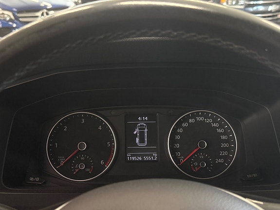 Volkswagen Caravelle 16 of 16