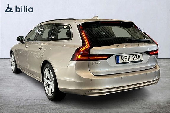 Volvo V90 2 of 5