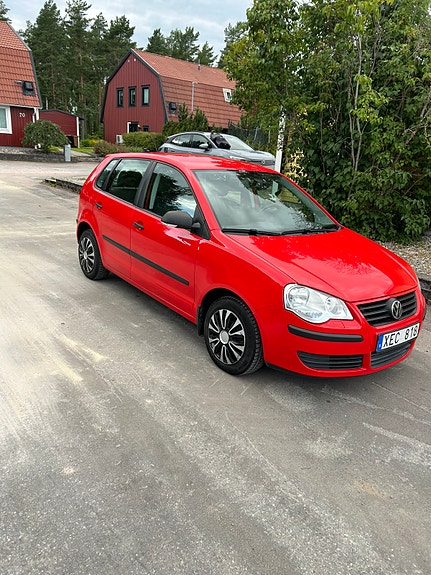 Volkswagen Polo 2 of 9