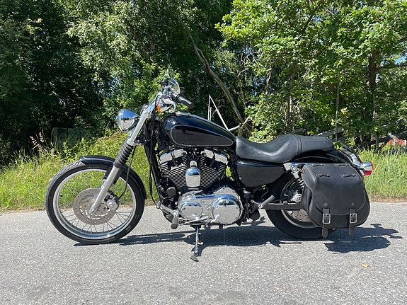 Harley-Davidson Sportster XL1200C 2 of 5