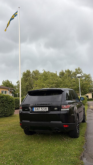 Land Rover Range Rover Sport 3 of 5