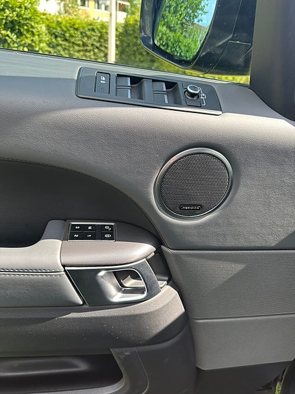 Land Rover Range Rover Sport 8 of 10