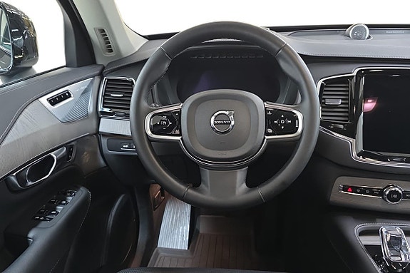 Volvo XC90 11 of 26