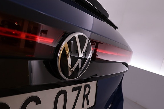 Volkswagen Passat 10 of 23