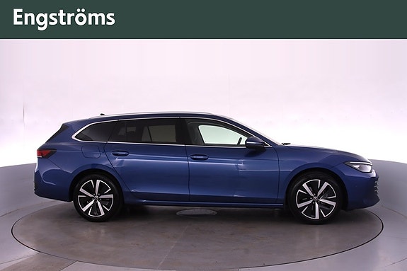 Volkswagen Passat 2 of 23
